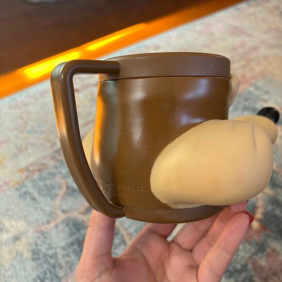 Vintage 90s Wile E. Coyote / Wiley Coyote Looney Tunes plastic mug - Picture 6 of 8